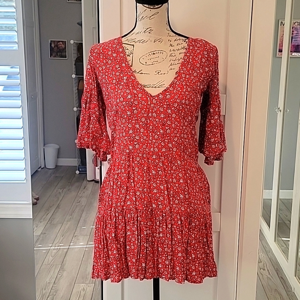 Flutter Sleeve Dress - Picture 2 of 4